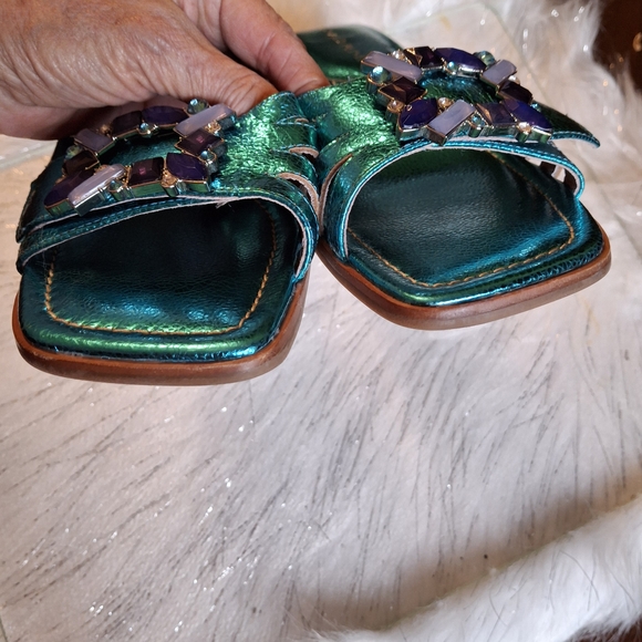 Donald Pliner Bettamy Bejeweled Leather Turquoise Slides Slip-On Sandals Size 9 - Picture 11 of 16